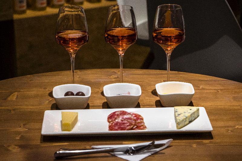 Wine Hotel Chisinau Eksteriør bilde